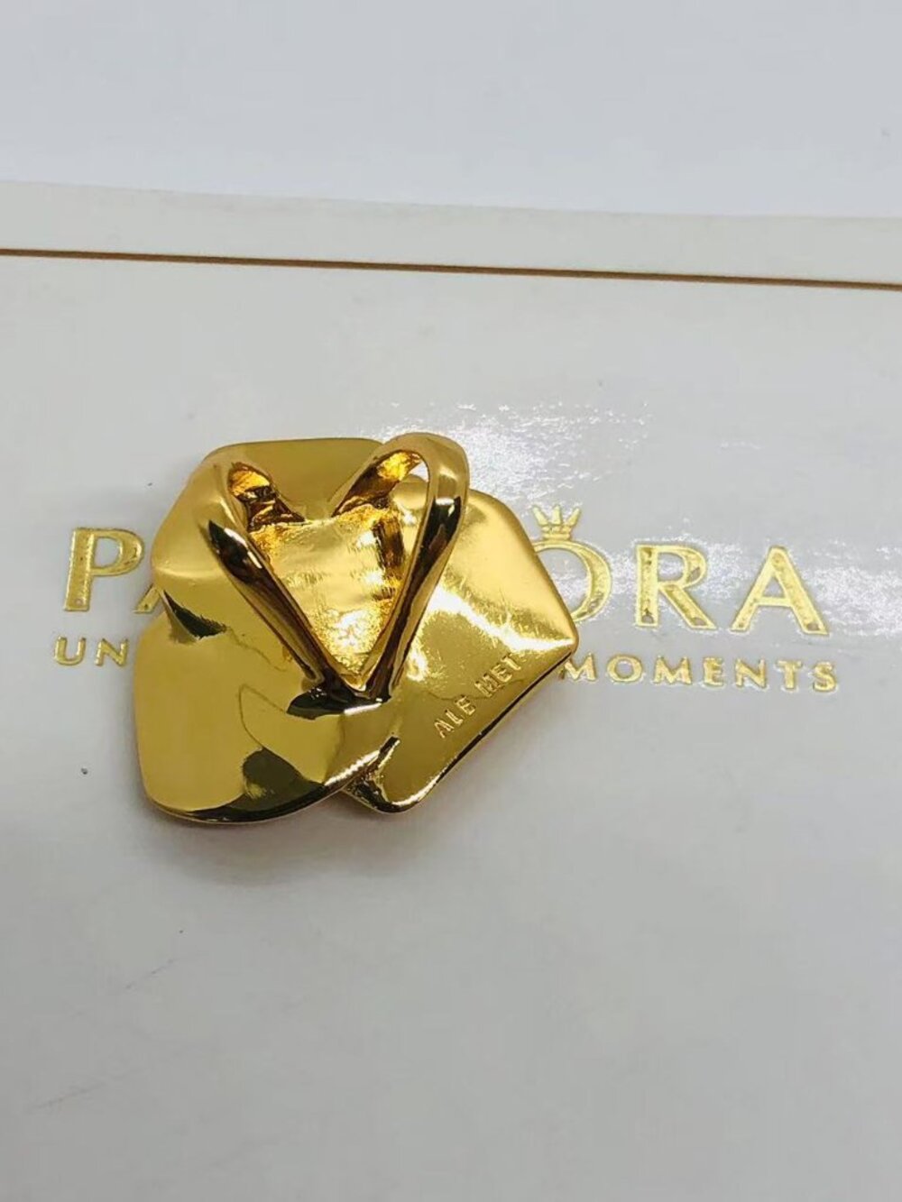 Pandora Rose in Bloom Oversized Charm - Picture 2 of 5